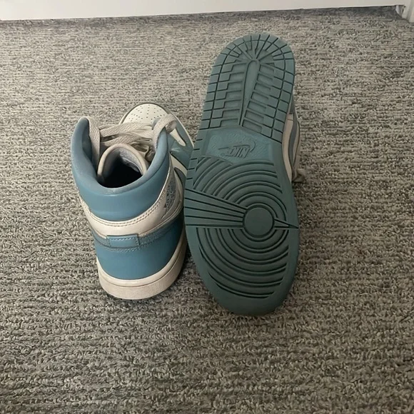 Light blue Nike Jordan 1s - Picture 5 of 5